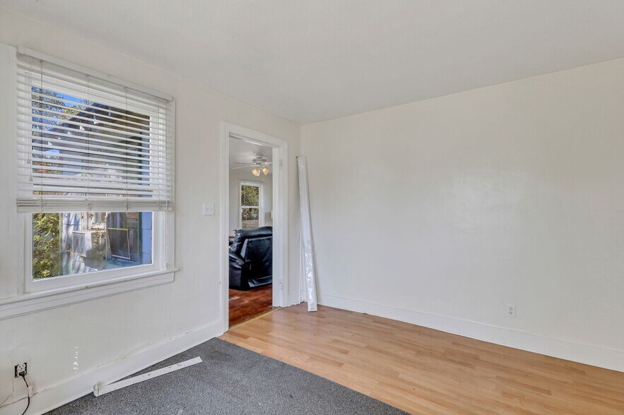 More Photos Of 2203 Skidaway Rd, Savannah Freestanding For Sale