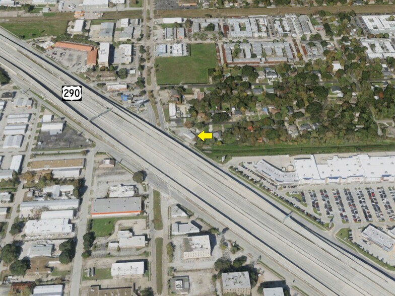 More Photos Of 10404 Northwest Fwy, Houston Service Station For Lease