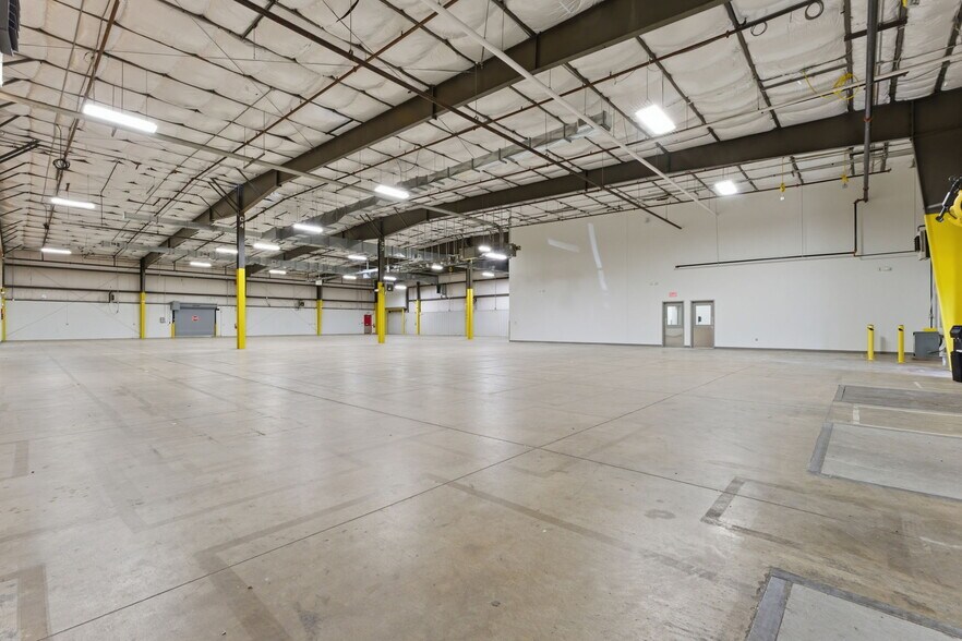 More Photos Of 324 Industrial Park Rd, Franklin Manufacturing For Lease