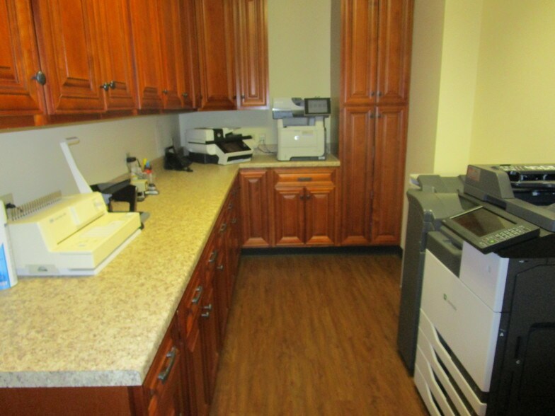 More Photos Of 23 Forry St, Newark Office Residential For Lease