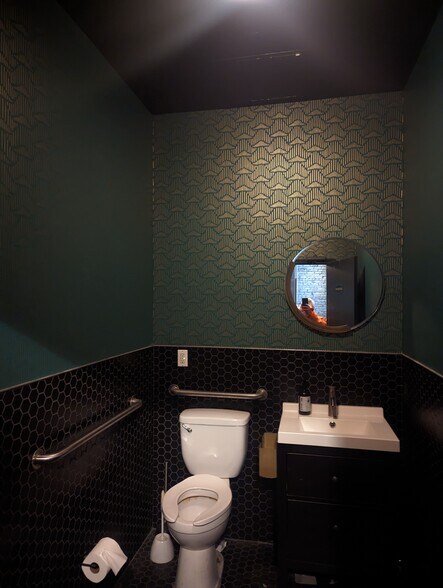 More Photos Of 581 Myrtle Ave, Brooklyn Restaurant For Lease