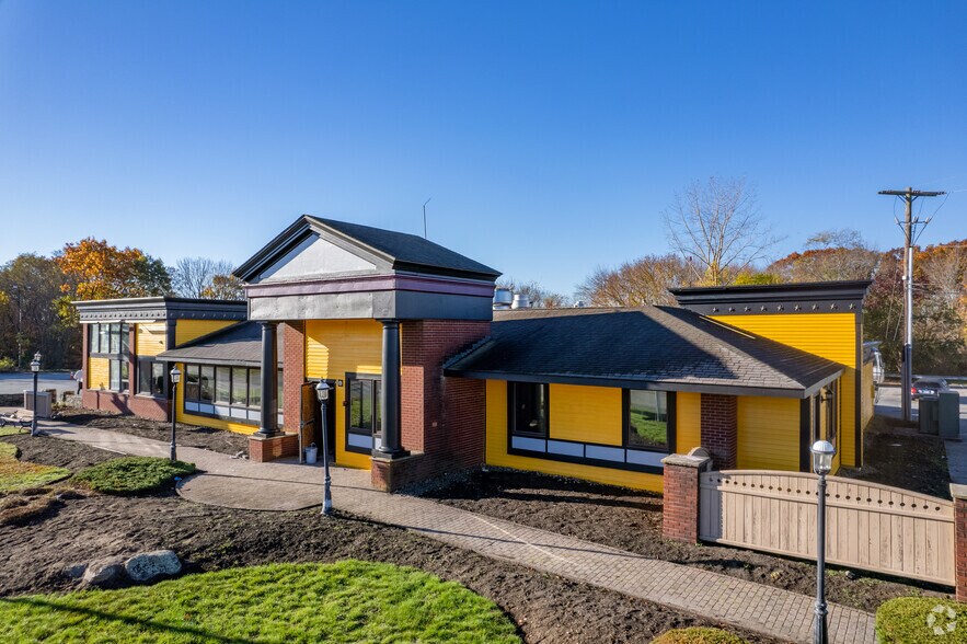 Primary Photo Of 821 Fall River Ave, Seekonk Restaurant For Sale