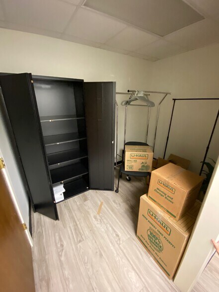 More Photos Of 2112 N Bolton Ave, Alexandria Service For Sale