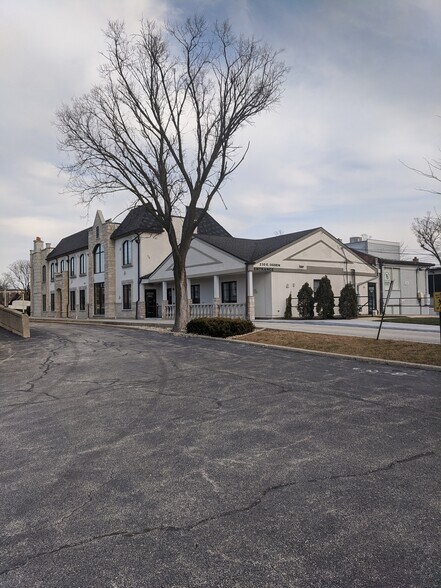More Photos Of 230 E Ogden Ave, Hinsdale Medical For Sale