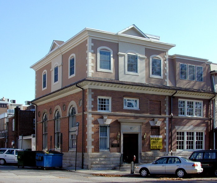 More Photos Of 17 Veterans Sq, Media Office For Sale