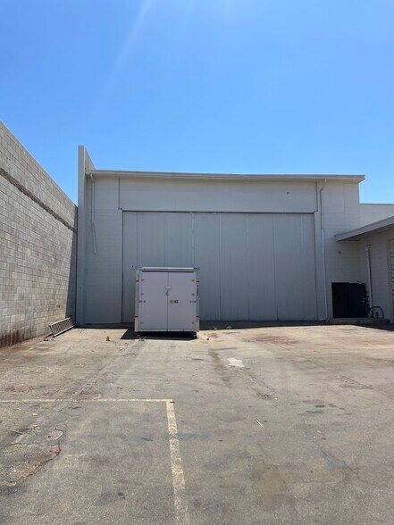 More Photos Of 1250 Commercial Ave, Oxnard Warehouse For Lease