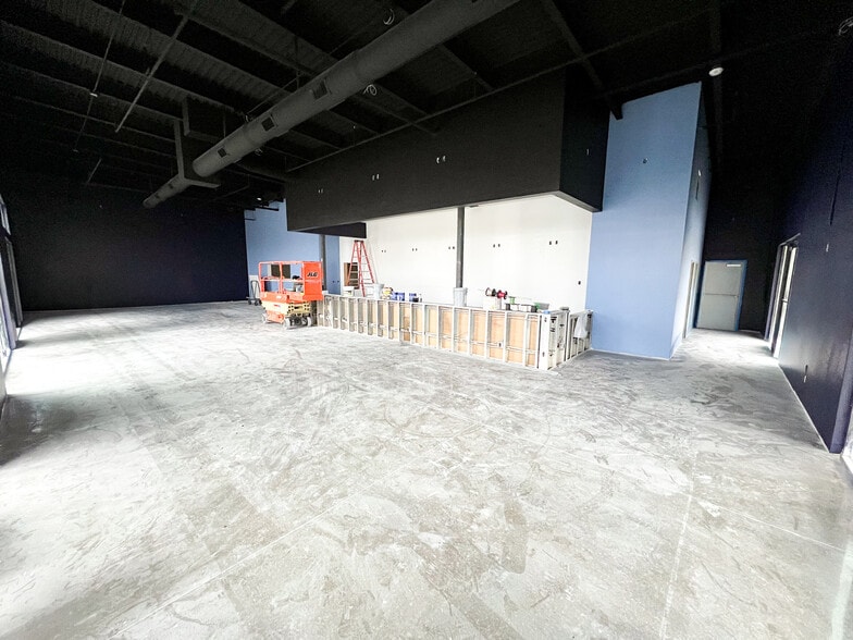 More Photos Of 6409 N Big Spring St, Midland Storefront For Sale