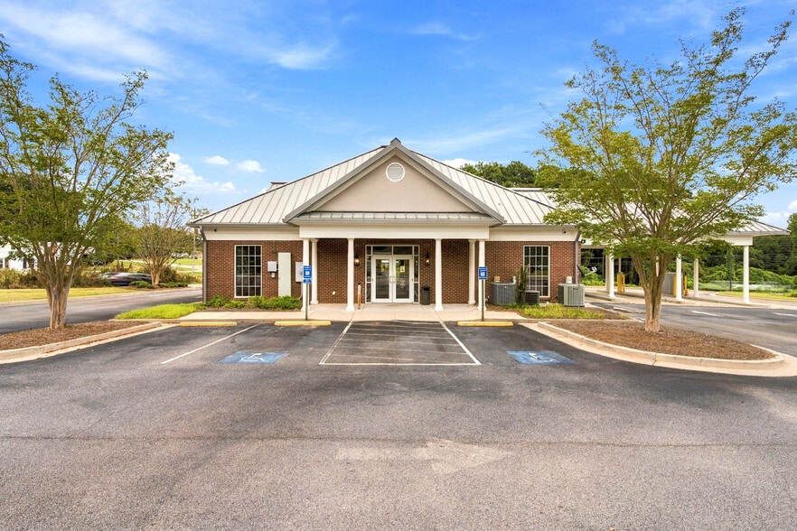 Primary Photo Of 2092 West Point Rd, Lagrange Bank For Sale