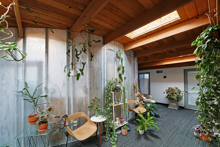 More Photos Of 1041 N Mansfield Ave, Los Angeles Light Distribution For Lease