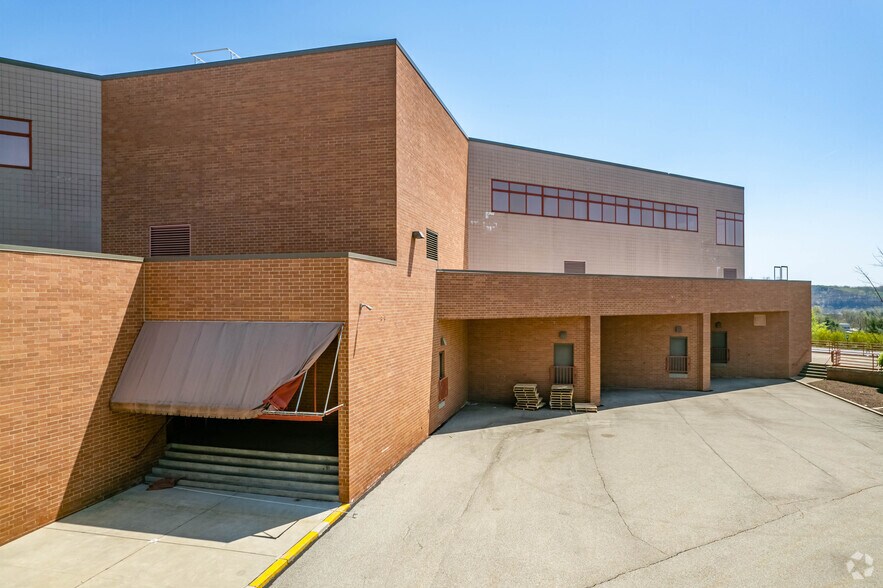 More Photos Of 615 Epsilon Dr, Pittsburgh Light Manufacturing For Sale