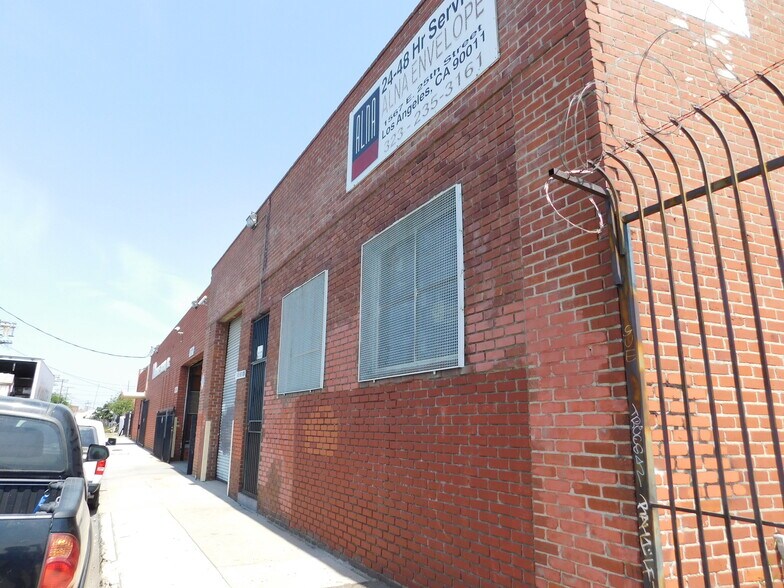 More Photos Of 1567 E 25th St, Los Angeles Manufacturing For Sale