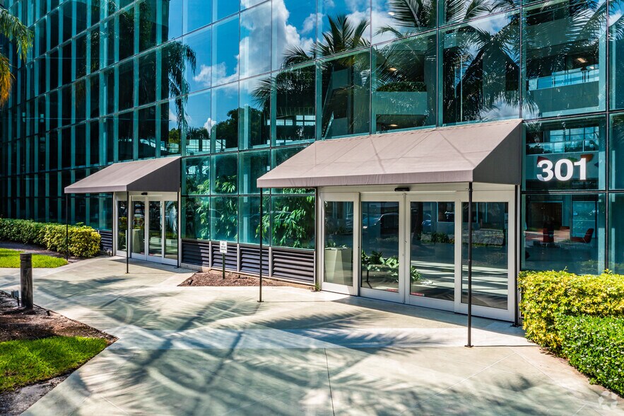 More Photos Of 301 E Yamato Rd, Boca Raton Office For Lease
