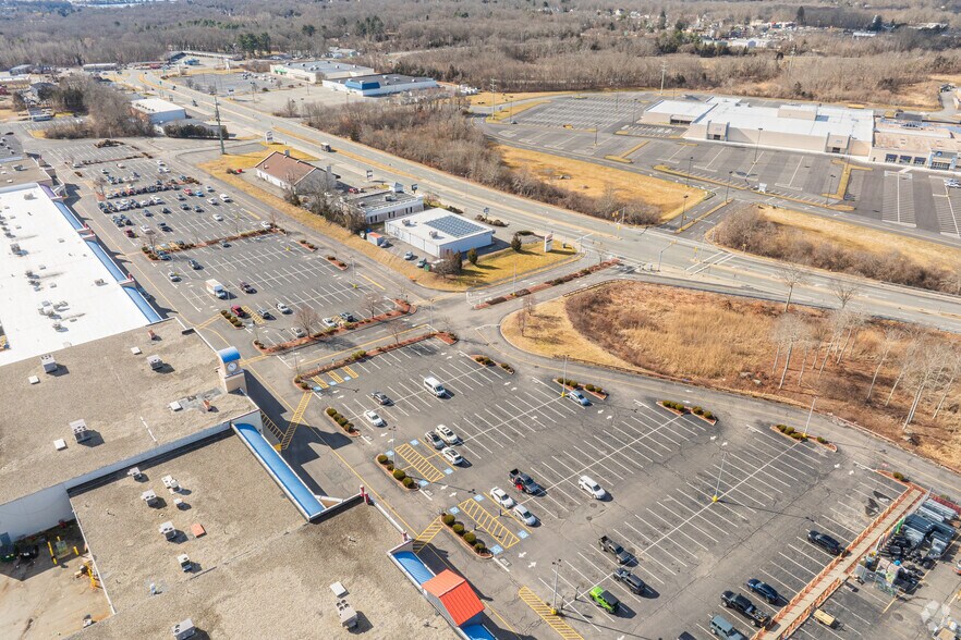 More Photos Of 207 Swansea Mall Dr, Swansea Unknown For Lease