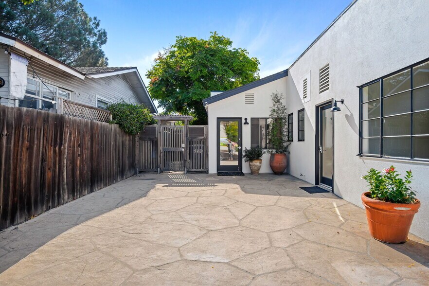 More Photos Of 5030-5036 Carpinteria Ave, Carpinteria Storefront Retail Office For Lease