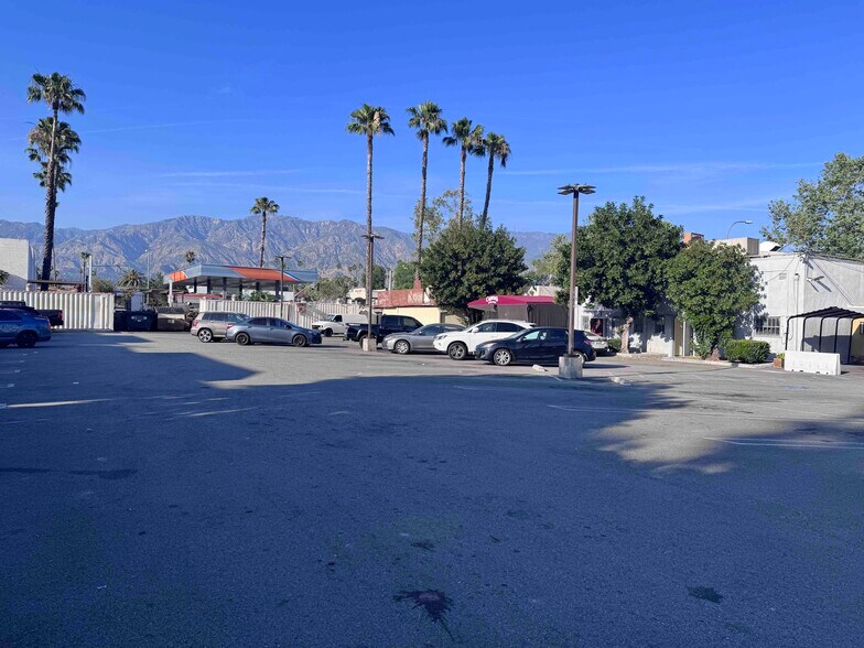 More Photos Of 655 N Lake Ave, Pasadena General Retail For Sale