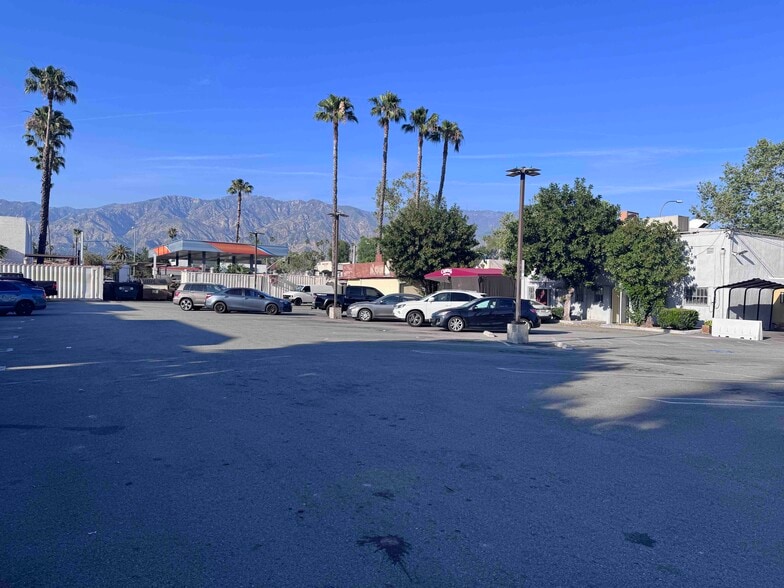 More Photos Of 655 N Lake Ave, Pasadena Restaurant For Lease