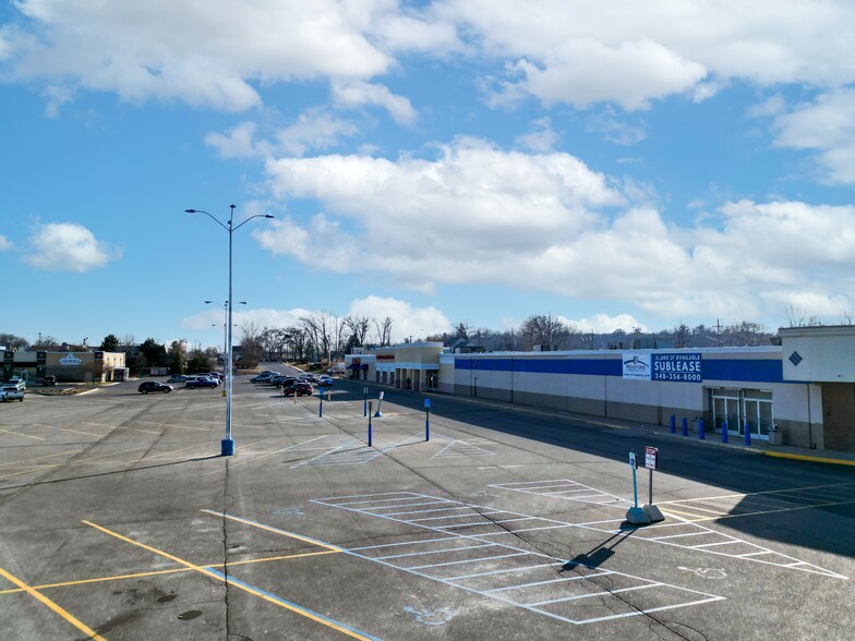 More Photos Of 4025-4141 24th Ave, Fort Gratiot Freestanding For Lease