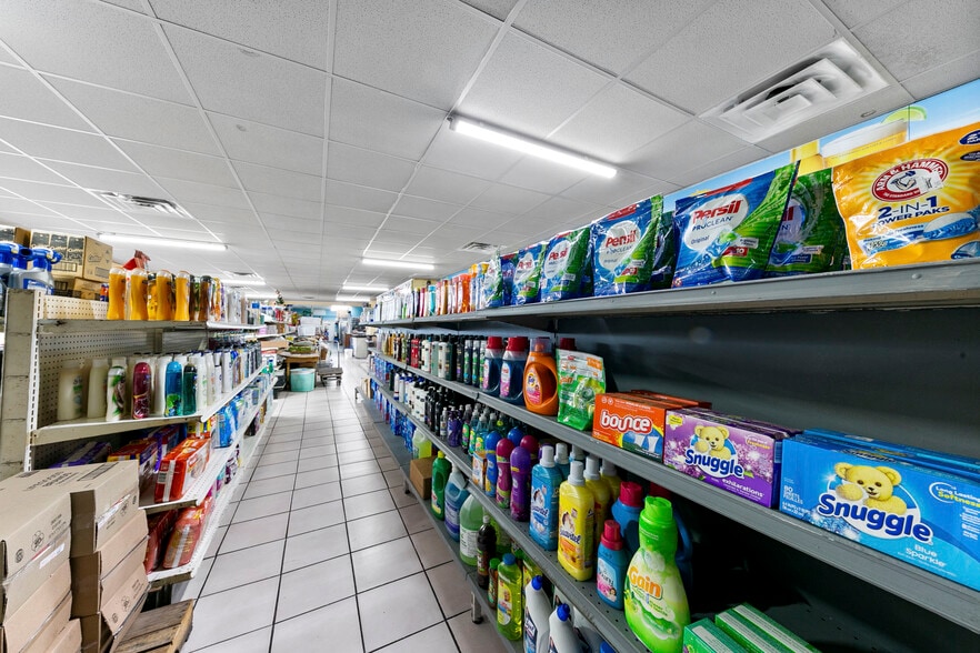 More Photos Of 103 Henderson St, Palacios Convenience Store For Sale