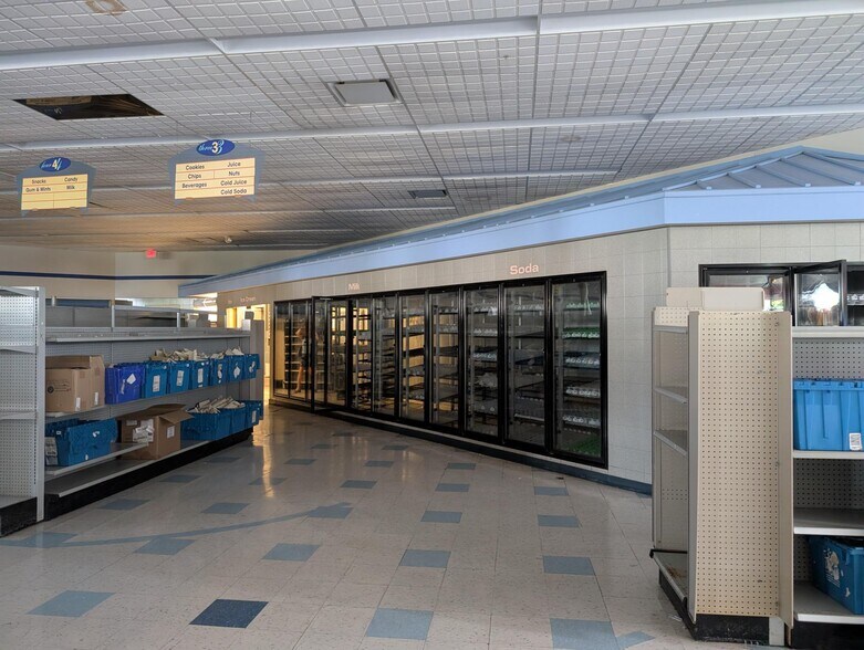 More Photos Of 898 S Main St, Centerville Drugstore For Lease