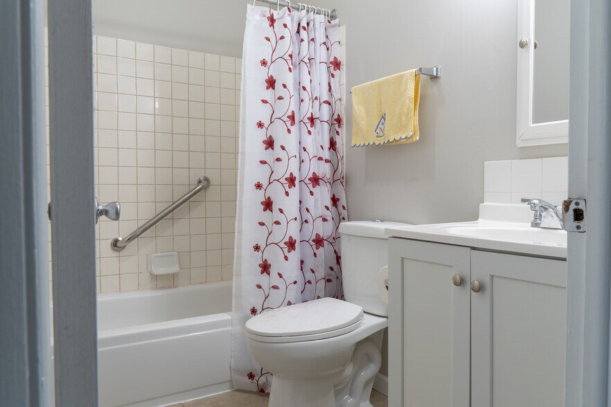 More Photos Of 1030 Te Ann Ct, Lake Odessa Multifamily For Sale