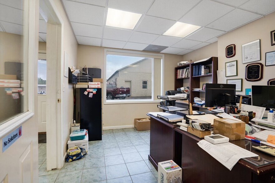 More Photos Of 6 Sanderson St, Hayesville Flex For Sale