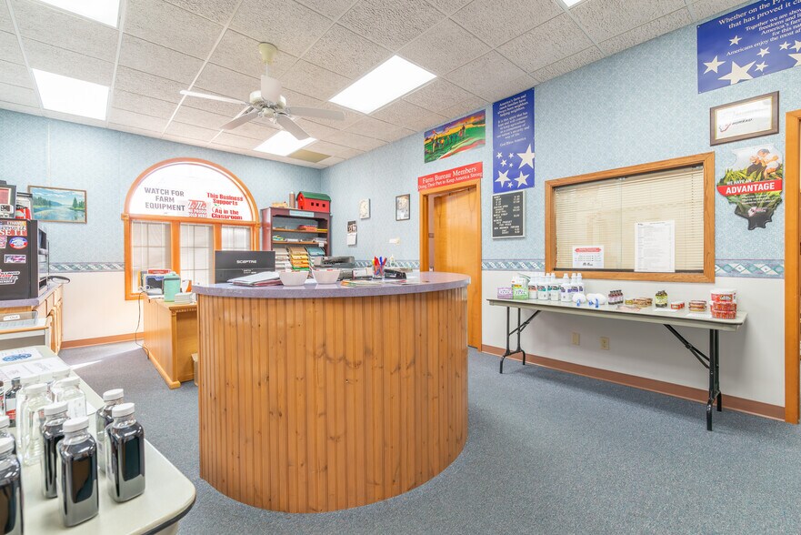 More Photos Of 210 W Spring St, Freeport Office For Sale