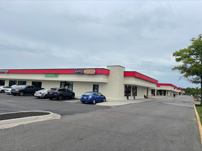 More Photos Of 873-911 S Parker St, Olathe General Retail For Lease