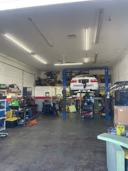 More Photos Of 1030 SE 12th Ct, Cape Coral Warehouse For Sale