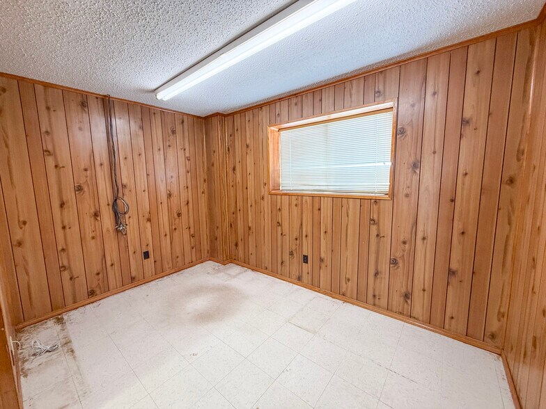 More Photos Of 11730 Highway 152, Pampa Warehouse For Sale