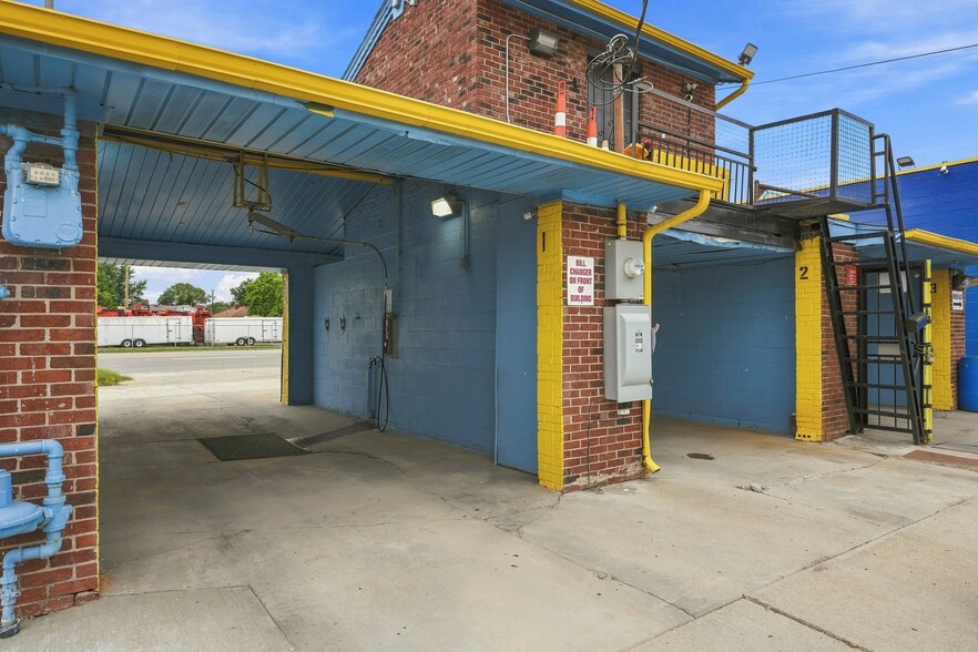 More Photos Of 636 Southfield Rd, Lincoln Park Carwash For Sale