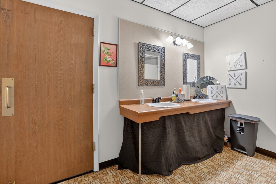 More Photos Of 819 Central Ave, Great Falls Office For Sale