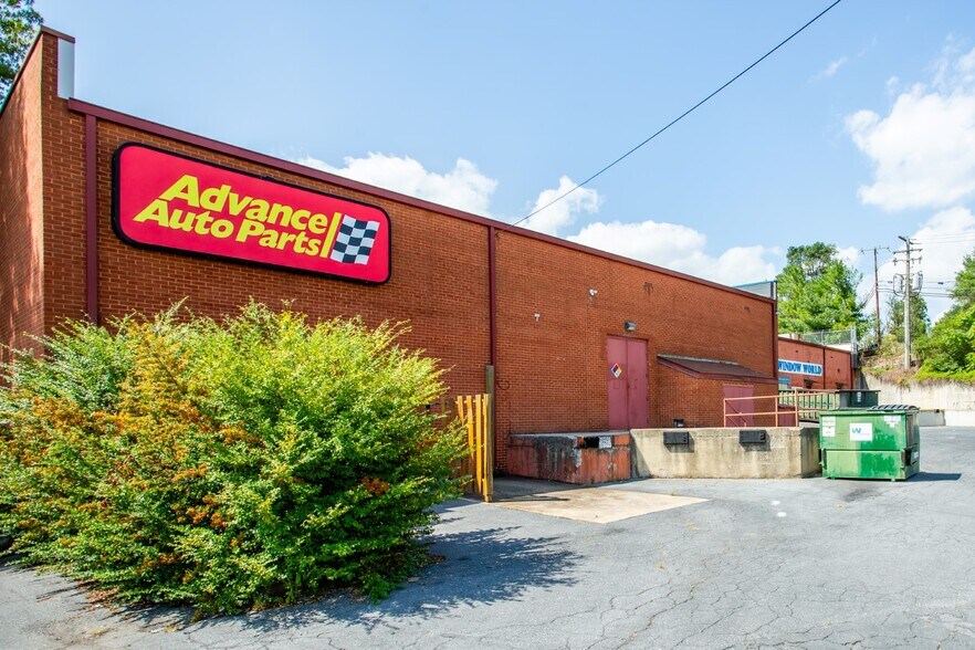 More Photos Of 801-901 W Broad St, Waynesboro Unknown For Lease