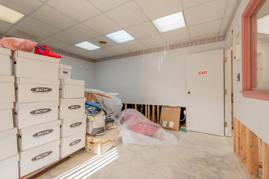 More Photos Of 65 E Main St, Pulaski Coworking Space