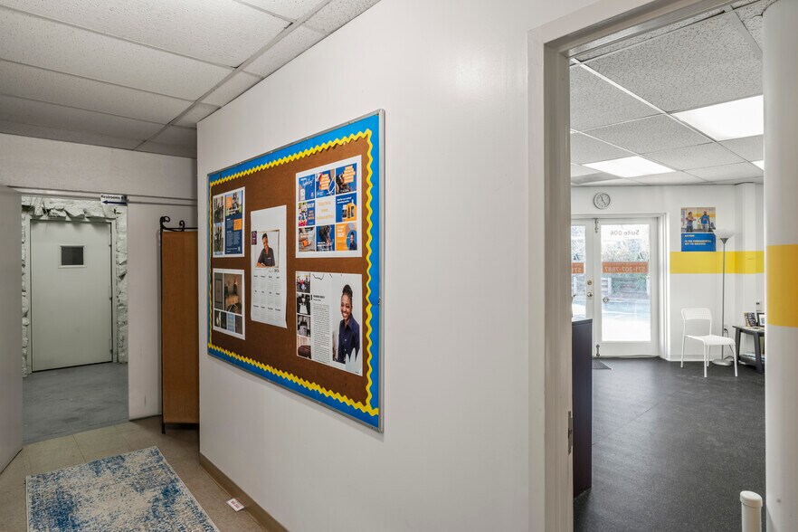 More Photos Of 604 S King St, Leesburg Office For Sale