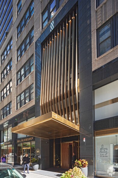 More Photos Of 155 E 44th St, New York Office For Lease