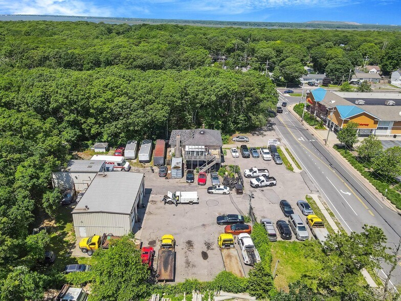 More Photos Of 18 Havenwood Dr, Shirley Auto Repair For Sale