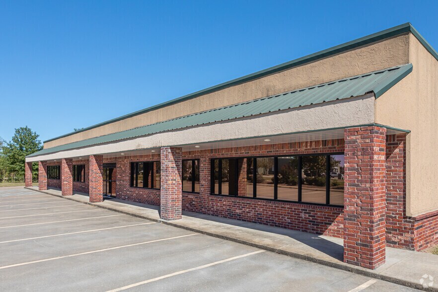 More Photos Of 2501 SW Aviation St, Bentonville Loft Creative Space For Lease