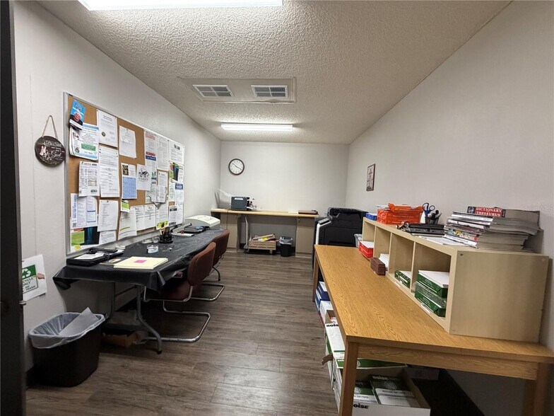 More Photos Of 208 E Lake Ave, Auburndale Religious Facility For Lease
