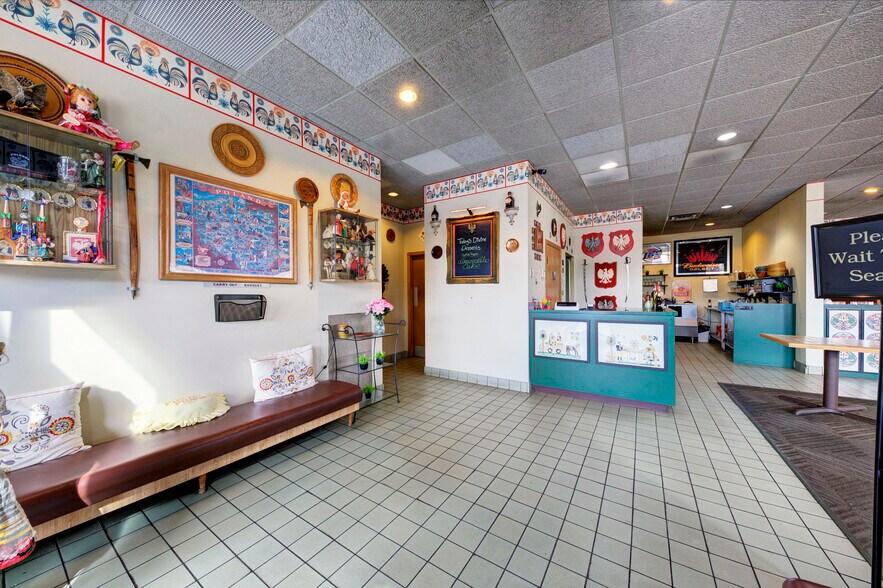 More Photos Of 1744 Biddle Ave, Wyandotte General Retail For Sale