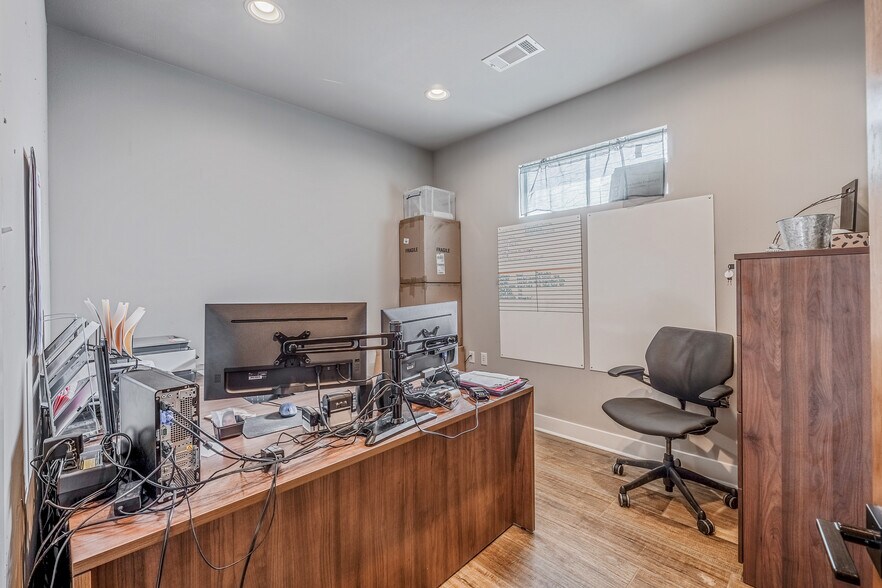 More Photos Of 1009 S Redmond Rd, Jacksonville Medical For Sale