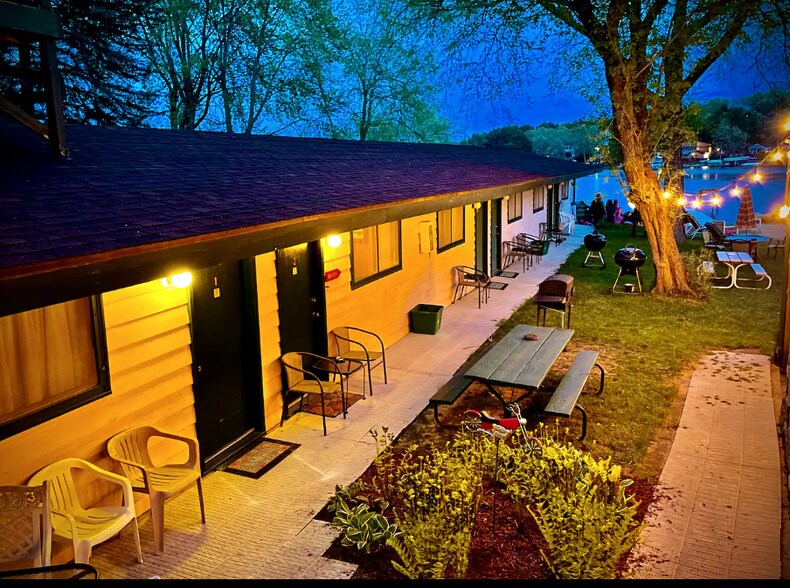 More Photos Of 1080 E Hiawatha Dr, Wisconsin Dells Hotel For Sale
