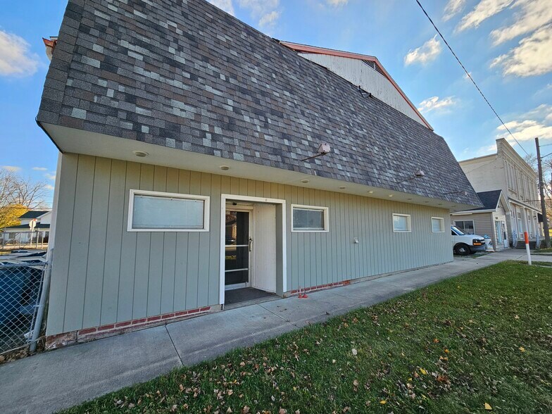 More Photos Of 17624 IN-37 Hwy, Harlan Light Distribution For Lease