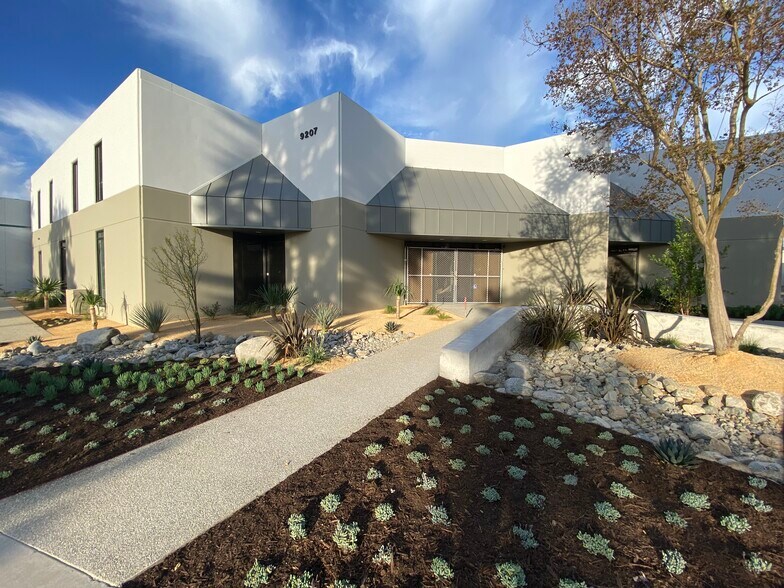 More Photos Of 9207 Eton Ave, Chatsworth Warehouse For Lease