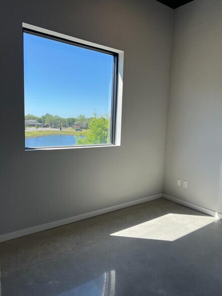 More Photos Of 1711 Amazing Way, Ocoee Storefront Retail Office For Lease