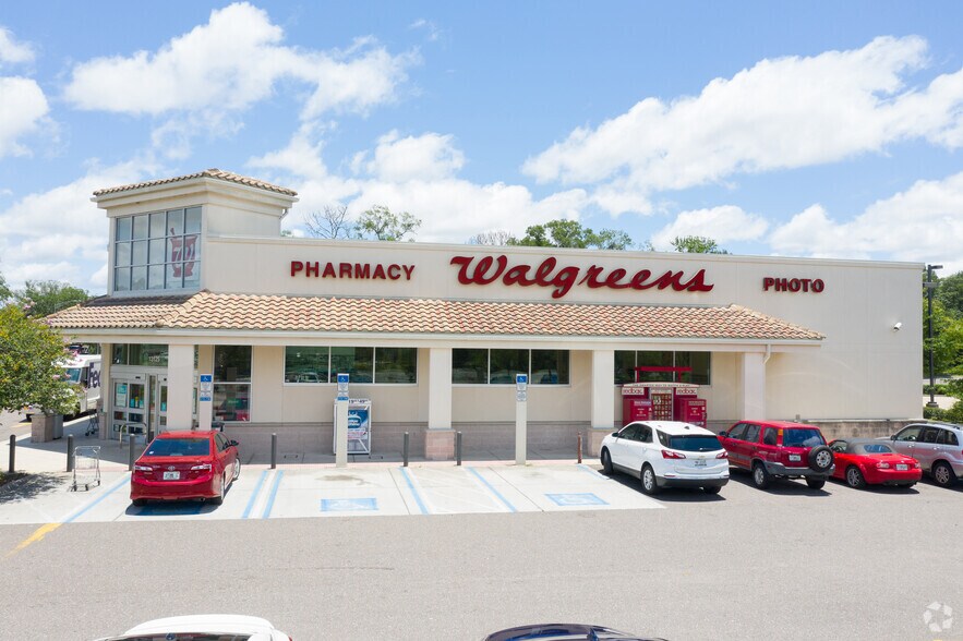 More Photos Of 13125 N Main St, Jacksonville Drugstore For Sale