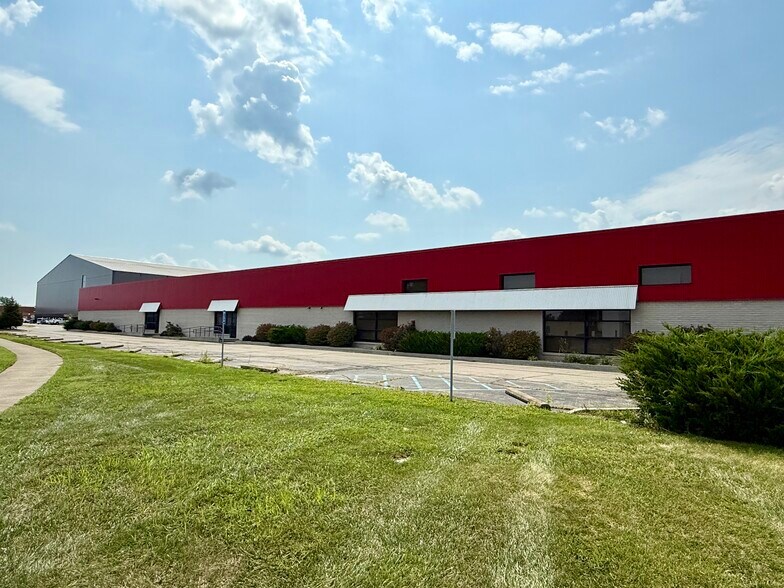 More Photos Of 2980 N National Rd, Columbus Warehouse For Lease