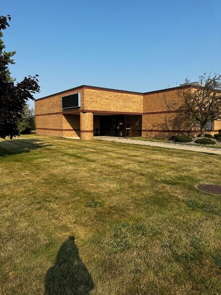 More Photos Of 3930 Traxler Ct, Bay City Medical For Sale