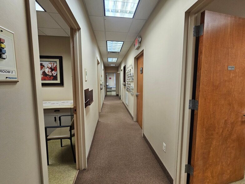 More Photos Of 400 Montauk Hwy, West Islip Medical For Lease