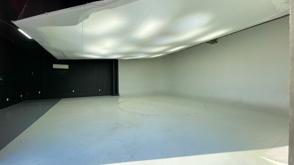 More Photos Of 1001 Chestnut St, Burbank Warehouse For Lease