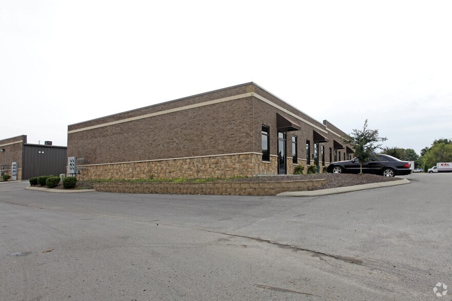 More Photos Of 2231 NW Broad St, Murfreesboro Showroom For Lease
